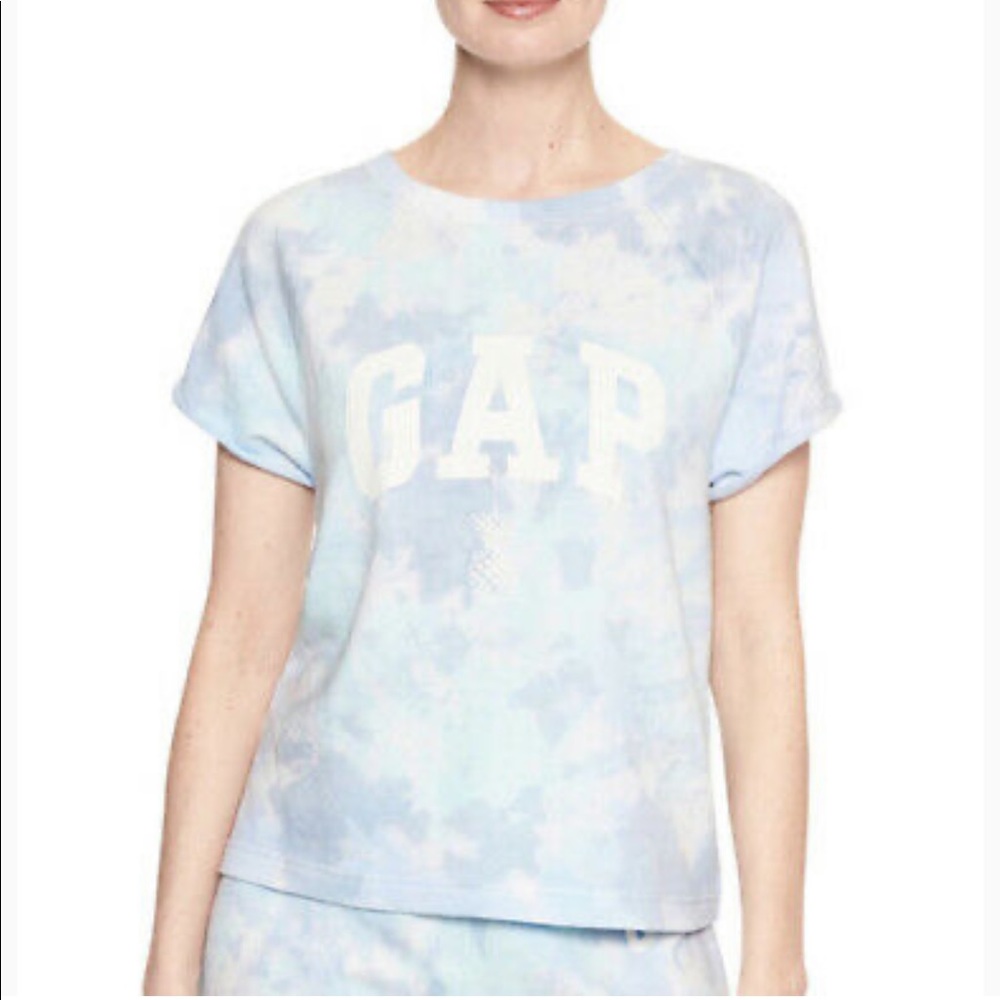 🌴3/$20 GAP Tie Dye Sweatshirt Blue Tint